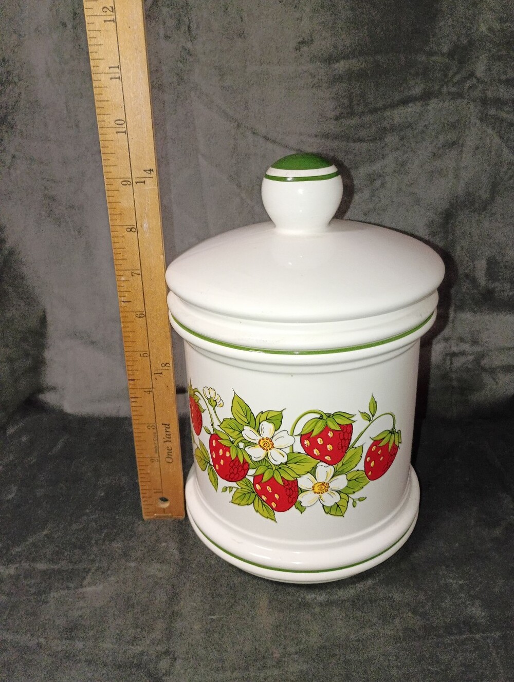 Vintage 70s Sears Strawberry Fields Canister Approx. 10in Tall x 6in Wide EUC - Picture 7 of 9